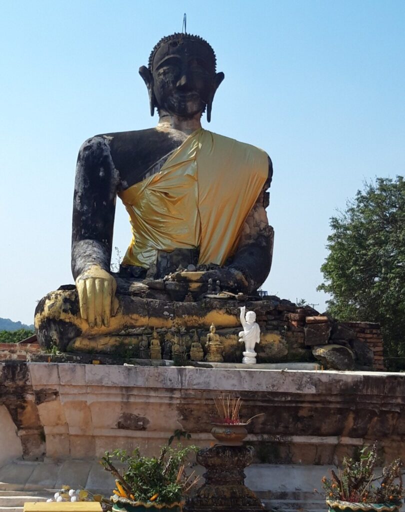 Old buddha statue