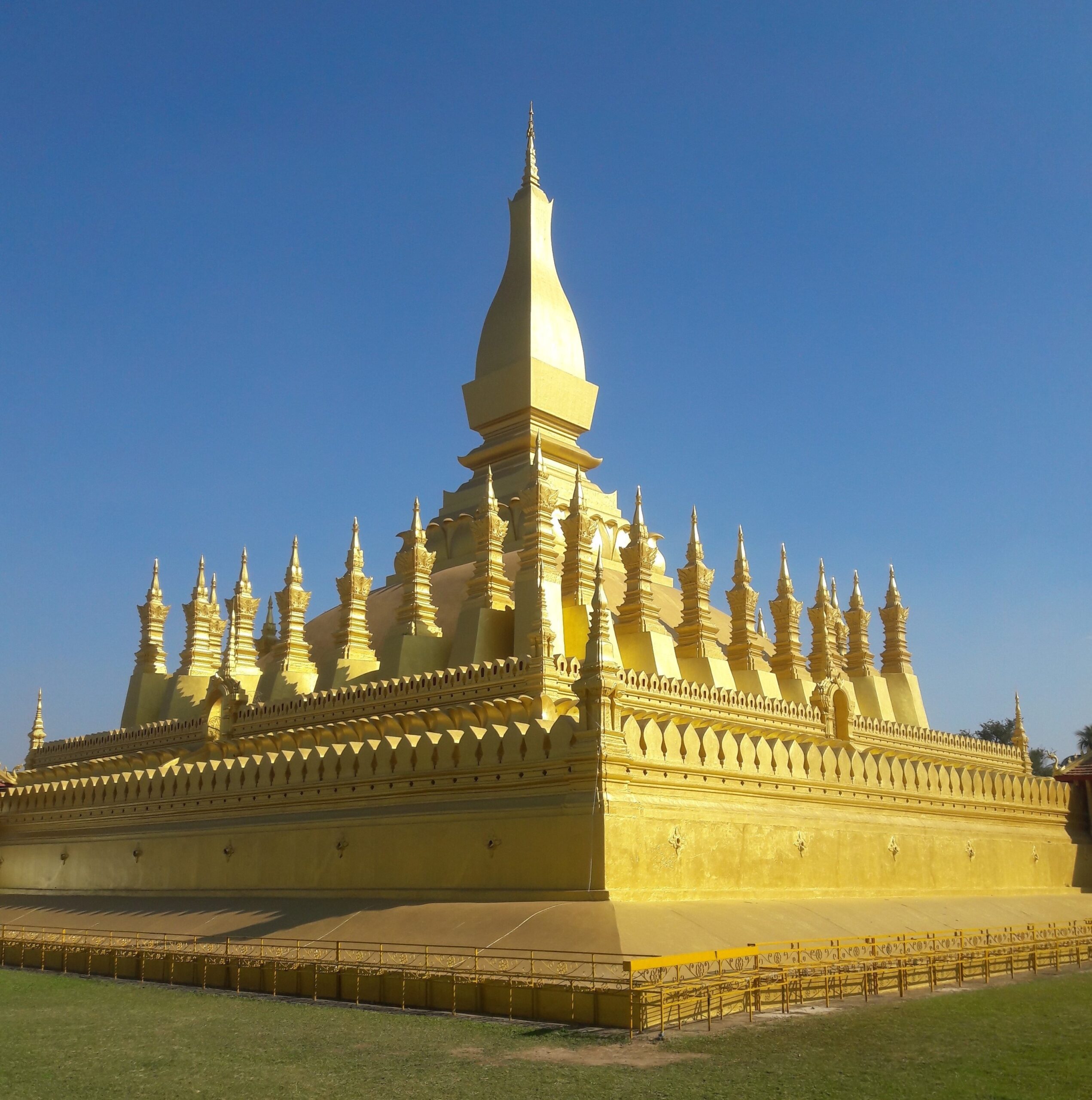 Thatluang stupa22